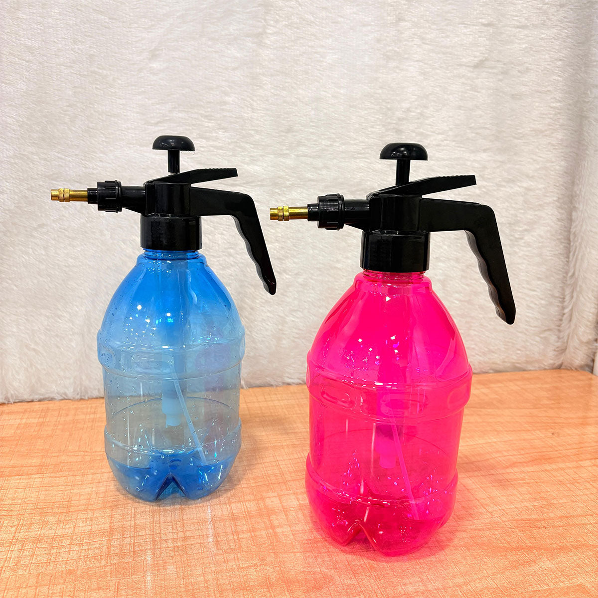AM7815 Water Sprayer Hand-held Pump Pressure Garden Sprayer - 2 L (Mix Color)