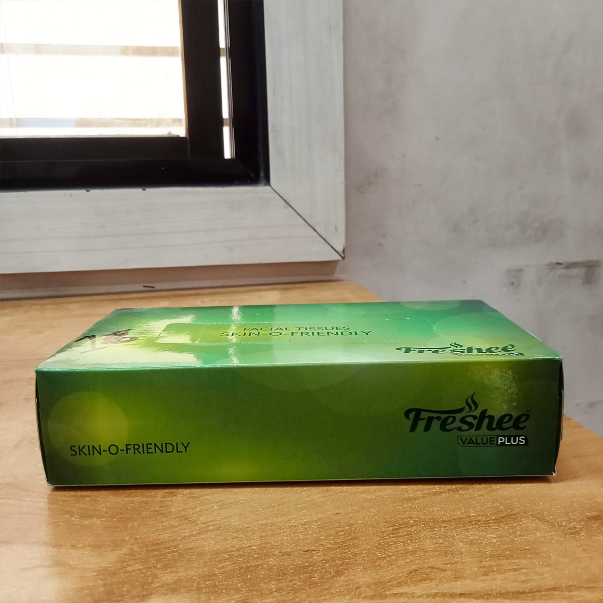 AM5725 Freshee 100 Sheets 2 Ply Facial Tissue Paper Box (Pack Of 1, 18cmx20cm)