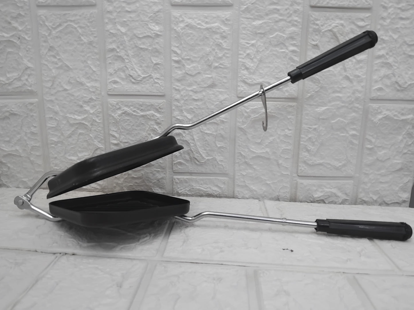 AM3583 Toster Black Grill Wire Handle Sandwich Maker