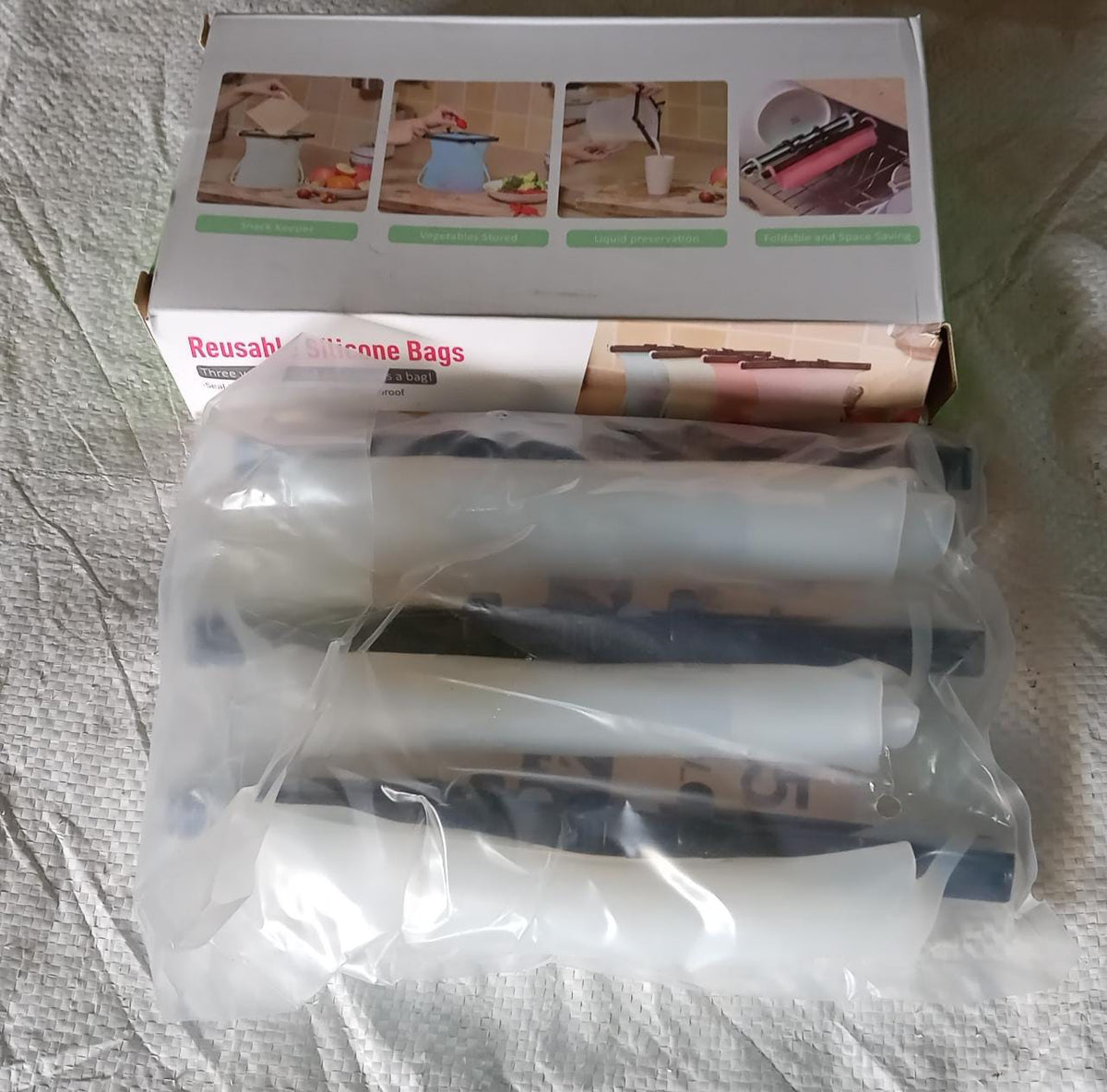 5985 Reusable Silicone Food Storage Bag, 3 Bag Set Leakproof Lock Reusable Flat Bottom Freezer Bags ,Sandwich Bags , Silicone Food Grade Kids Snack Bags , BPA Free Microwave& Dishwasher Safe