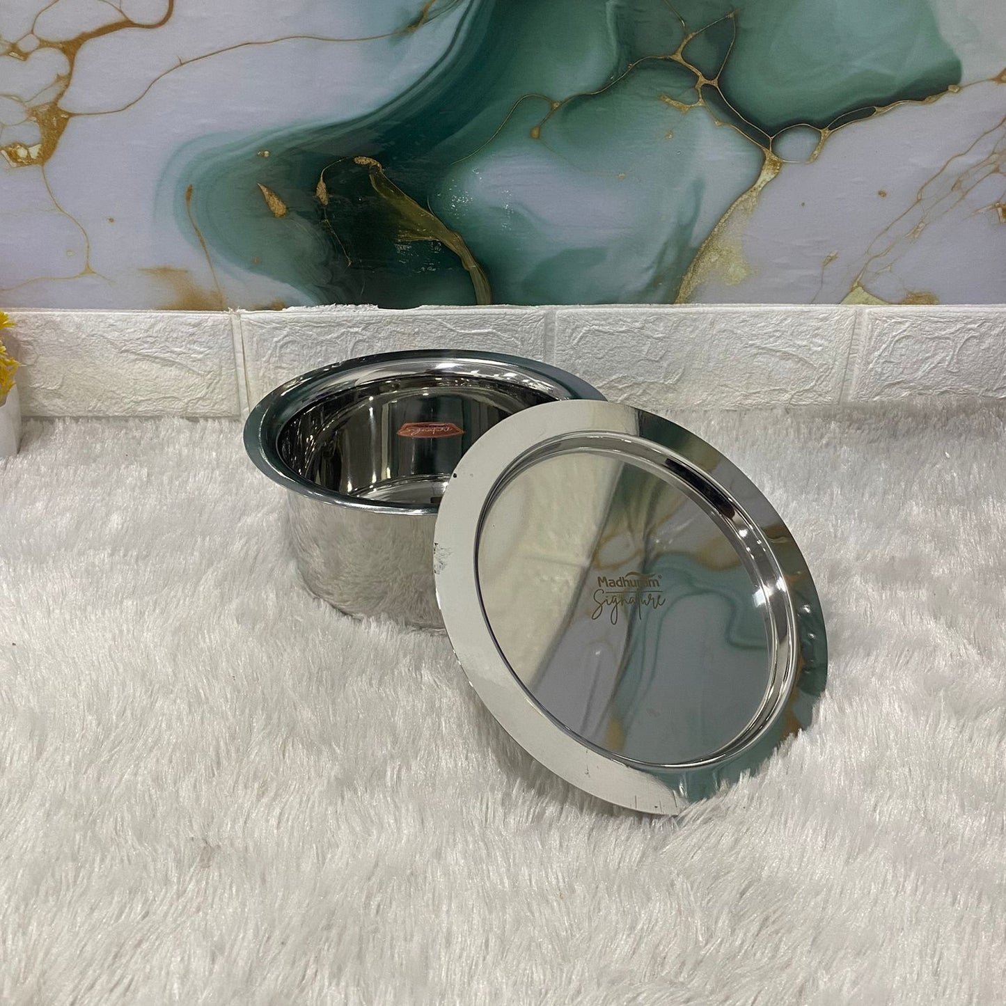 AM7596 Madhuram Signature 1590ml Stainless Steel Deep Tope with Lid (9x15x15 cm)