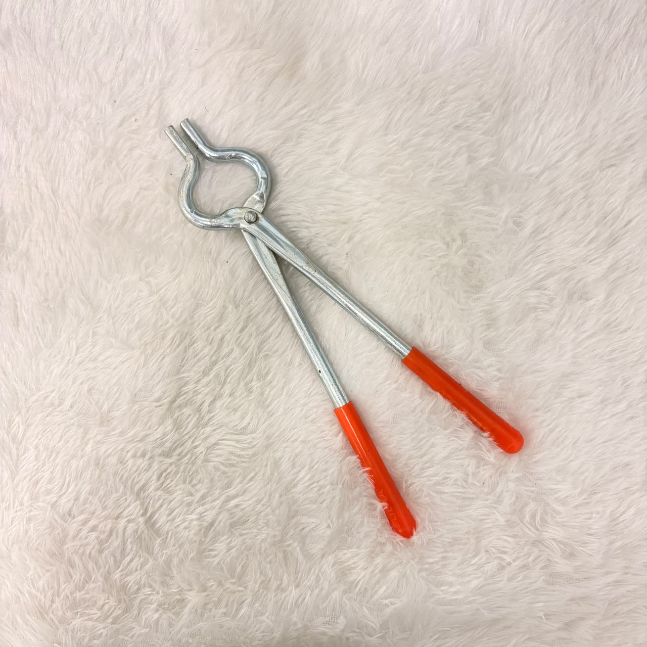 A06778 Heavy Duty Silver Kitchen Pakkad (Sandasi) with PVC Coated Red Handles (250g)