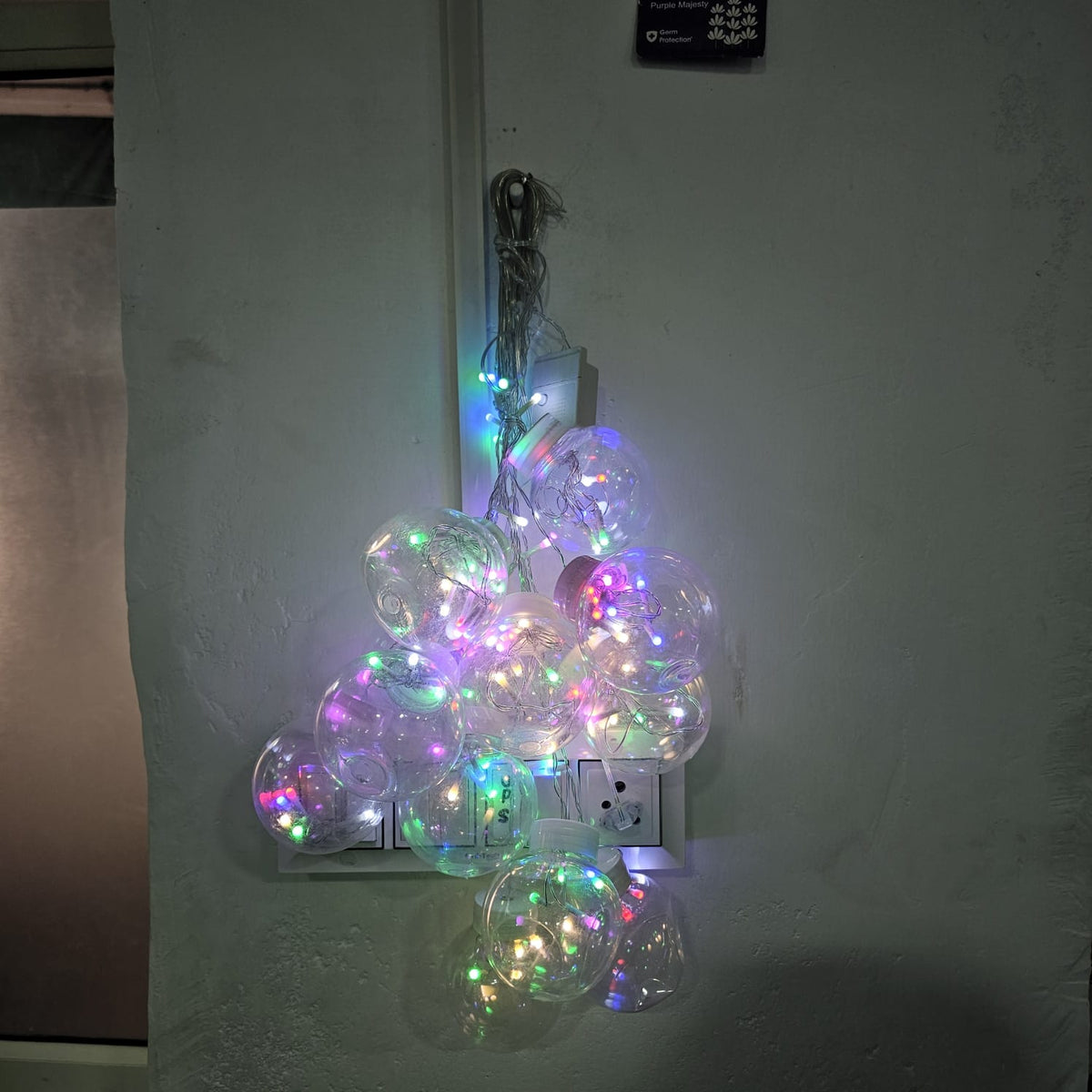 Di0072 12 Ball String LED Lights with Flashing Modes Decoration 6x6 (Multicolour)