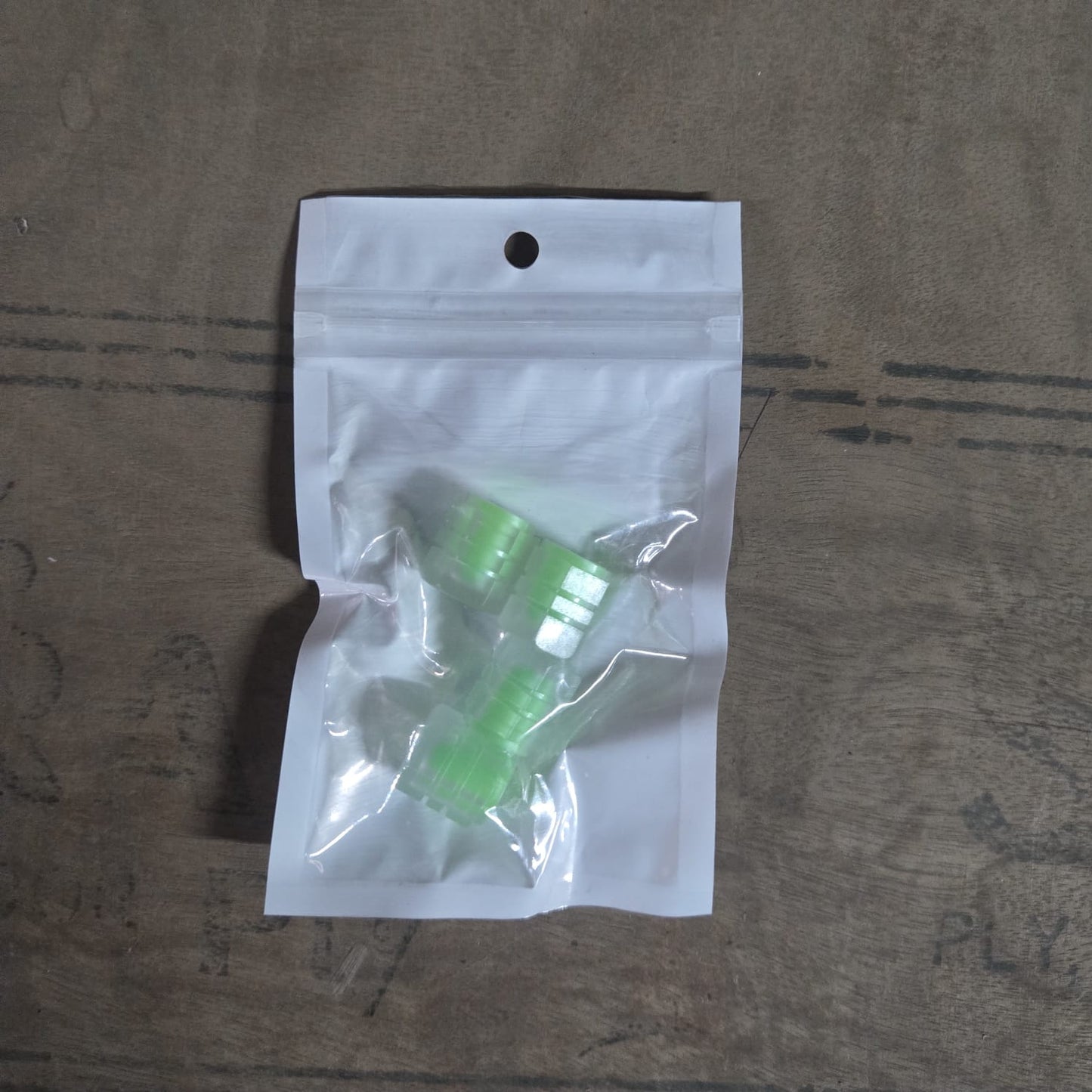 0547 Universal Fluorescent Tyre Valve Cap