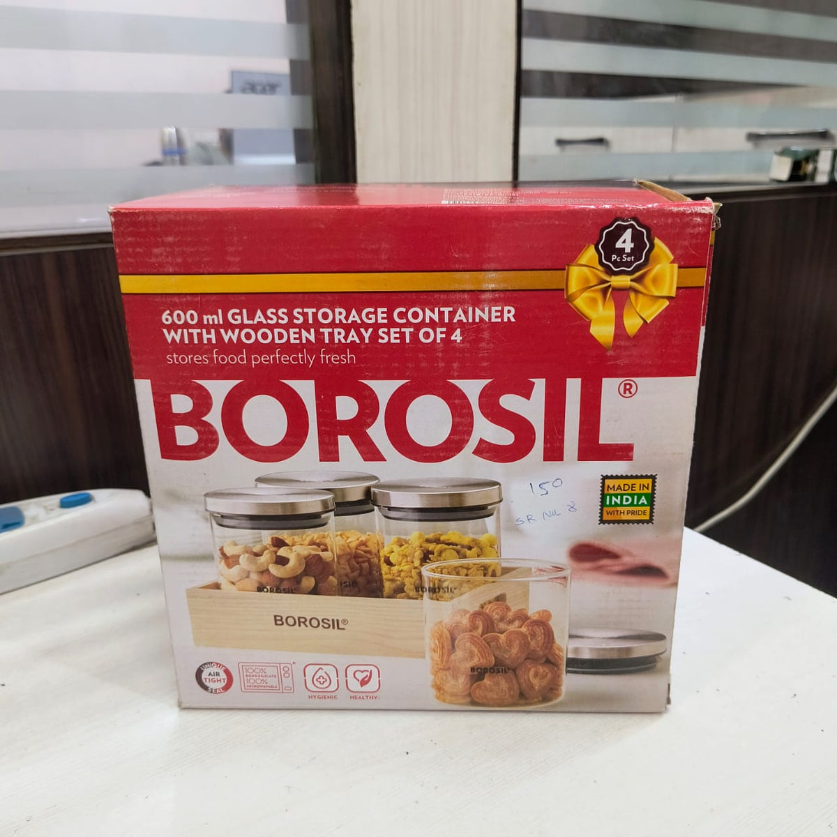 AM5171 Borosil Classic Jars With Wooden Tray - 4Pcs (600 ml Each)