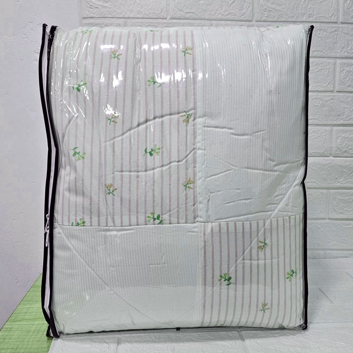 Di0018 Welspun Essentials Classic Corner Double Bed Quilt - 2.28mtr x 2.64mtr