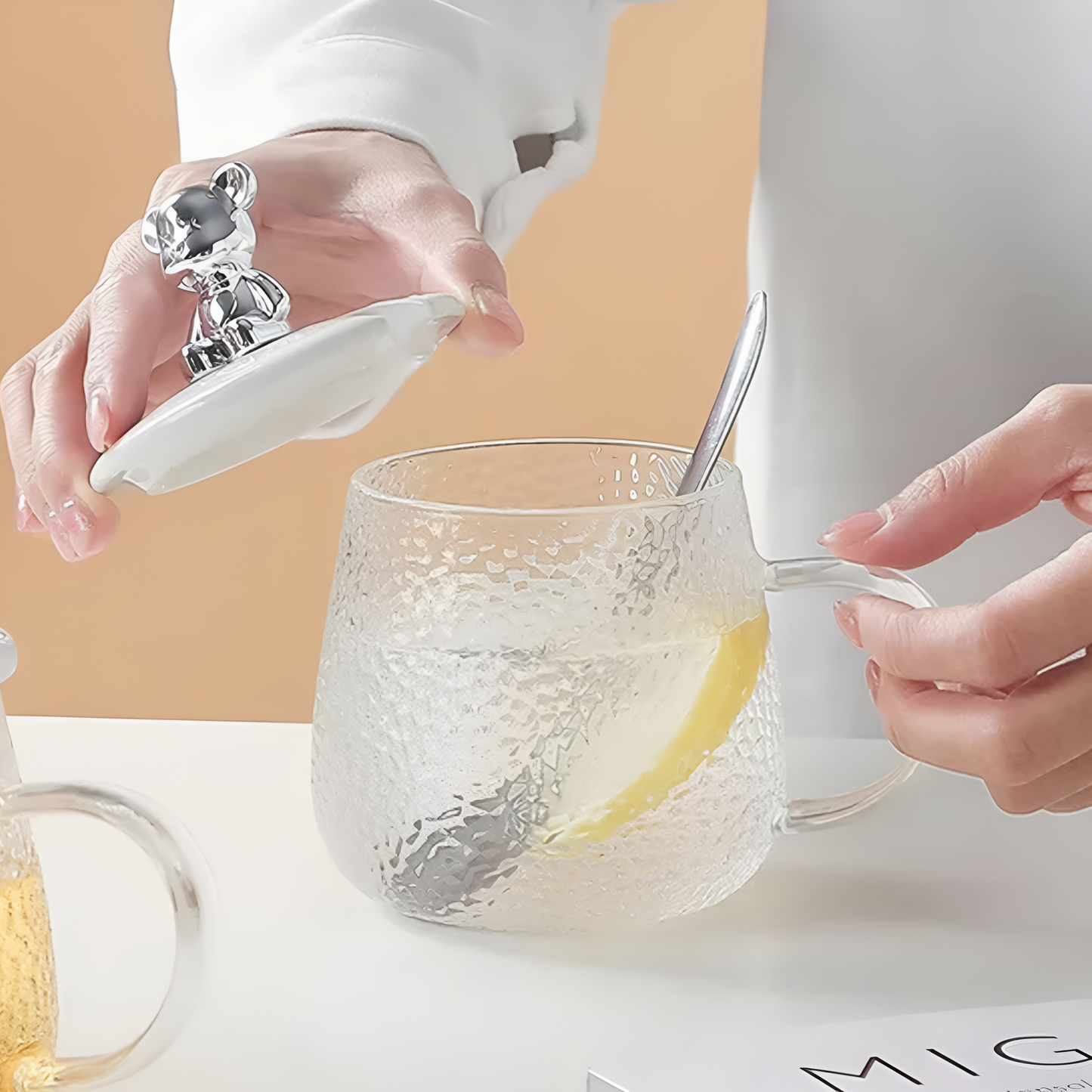 AM7133 Glass Tea Coffee Mug with White Teddy Bear Handle Heat-Resistant Tea Cup