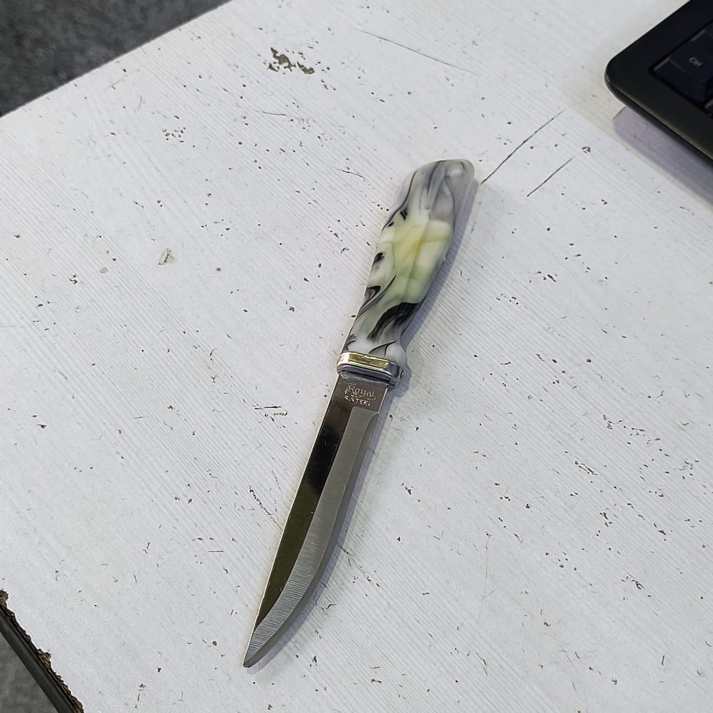 AM5335 Royal Marble Knife No 8 Medium
