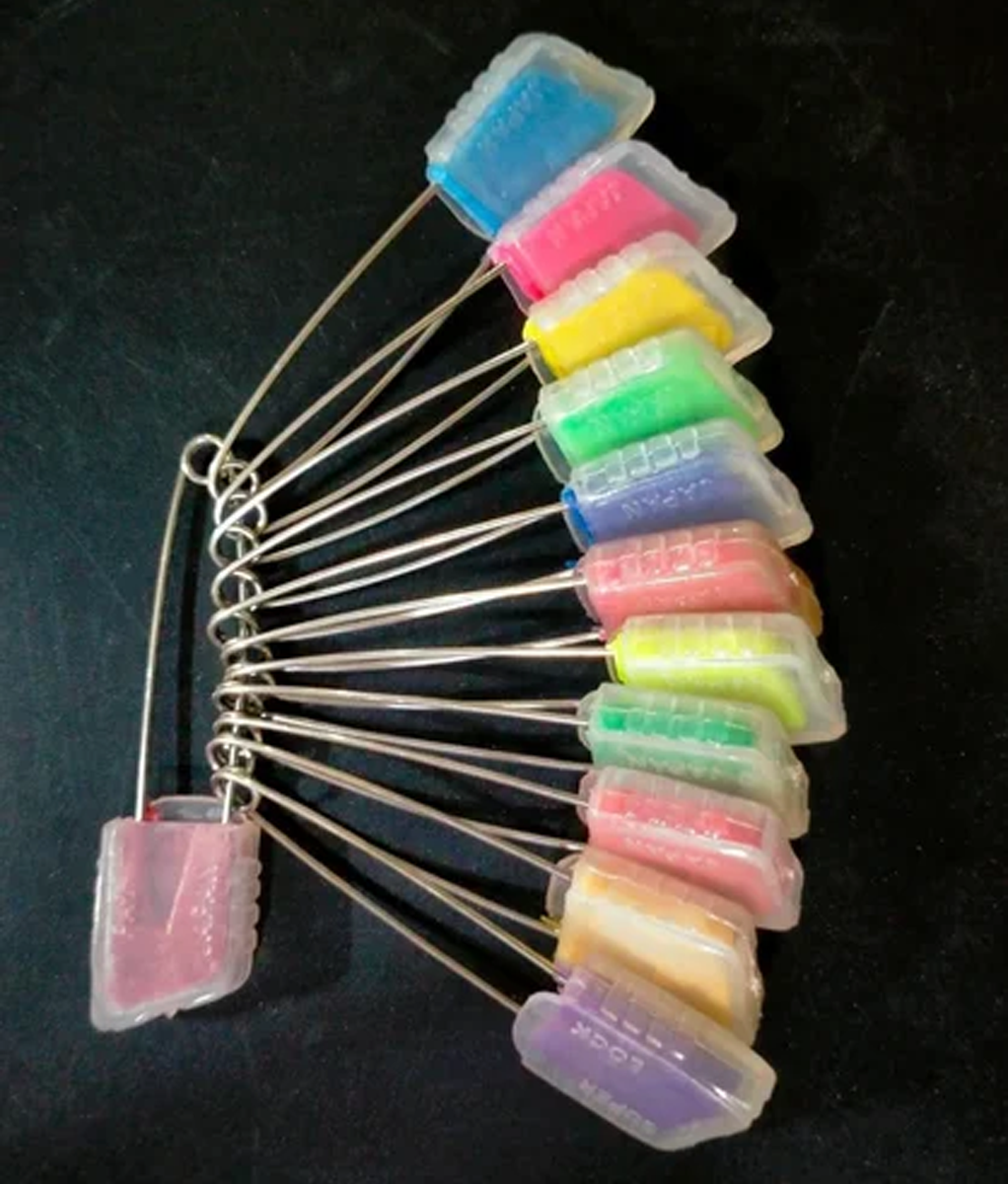 AM1071 Double Lock Safety Pins 12 Pieces