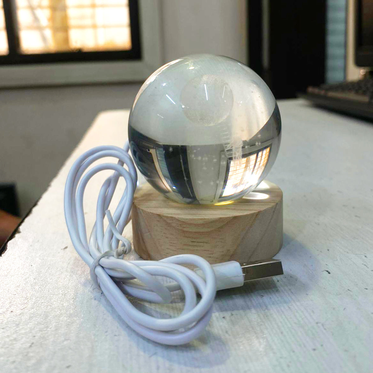 AM5592 3D Astronaut Climbing Moon Crystal Ball LED USB Night Light Lamp for Home Decoration