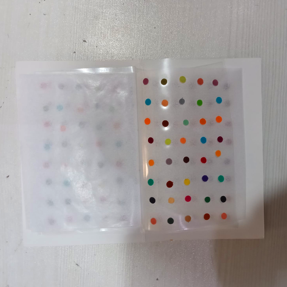 AM5636 Round Multicolor & Multi-Size Regular Bindi for Forhead - Set of 1