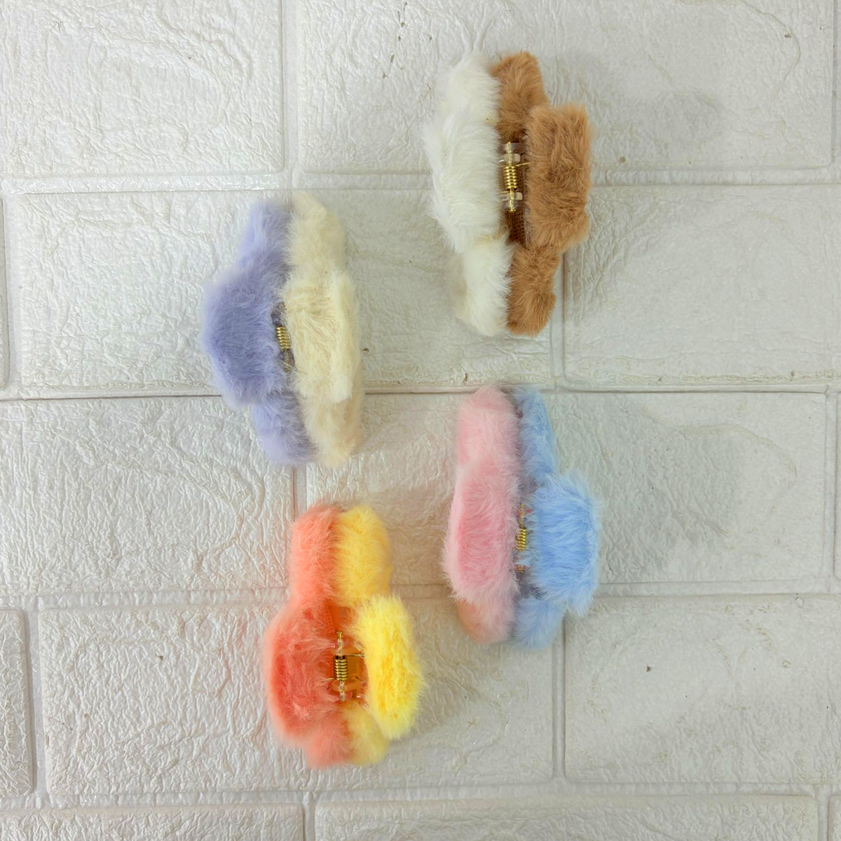 AM6382 Mix Cloud Shape Fur Hair Claw - 1pc (Multicolour)
