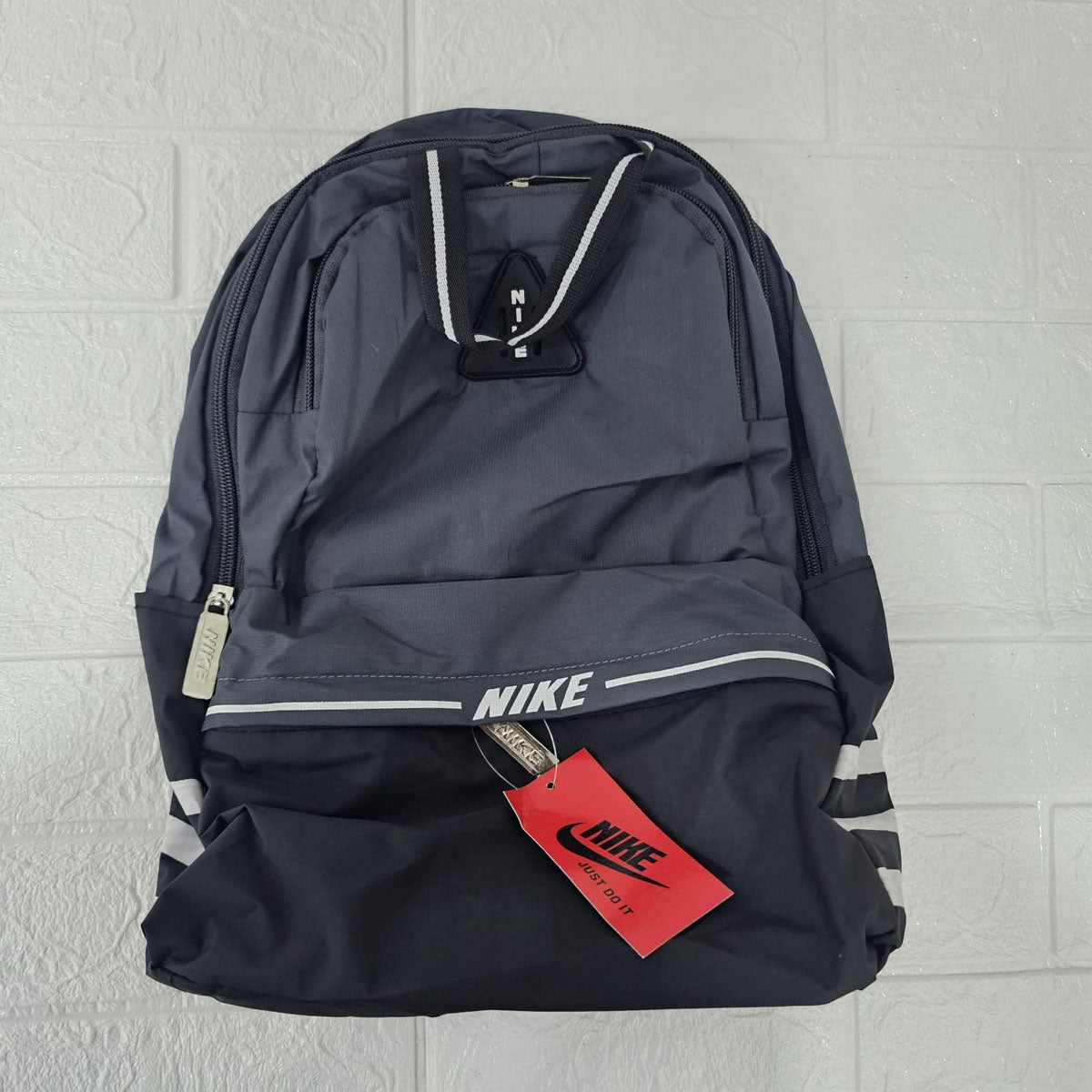 Di0030 Nike Black Backpack – Spacious, Durable & Stylish for Everyday Use