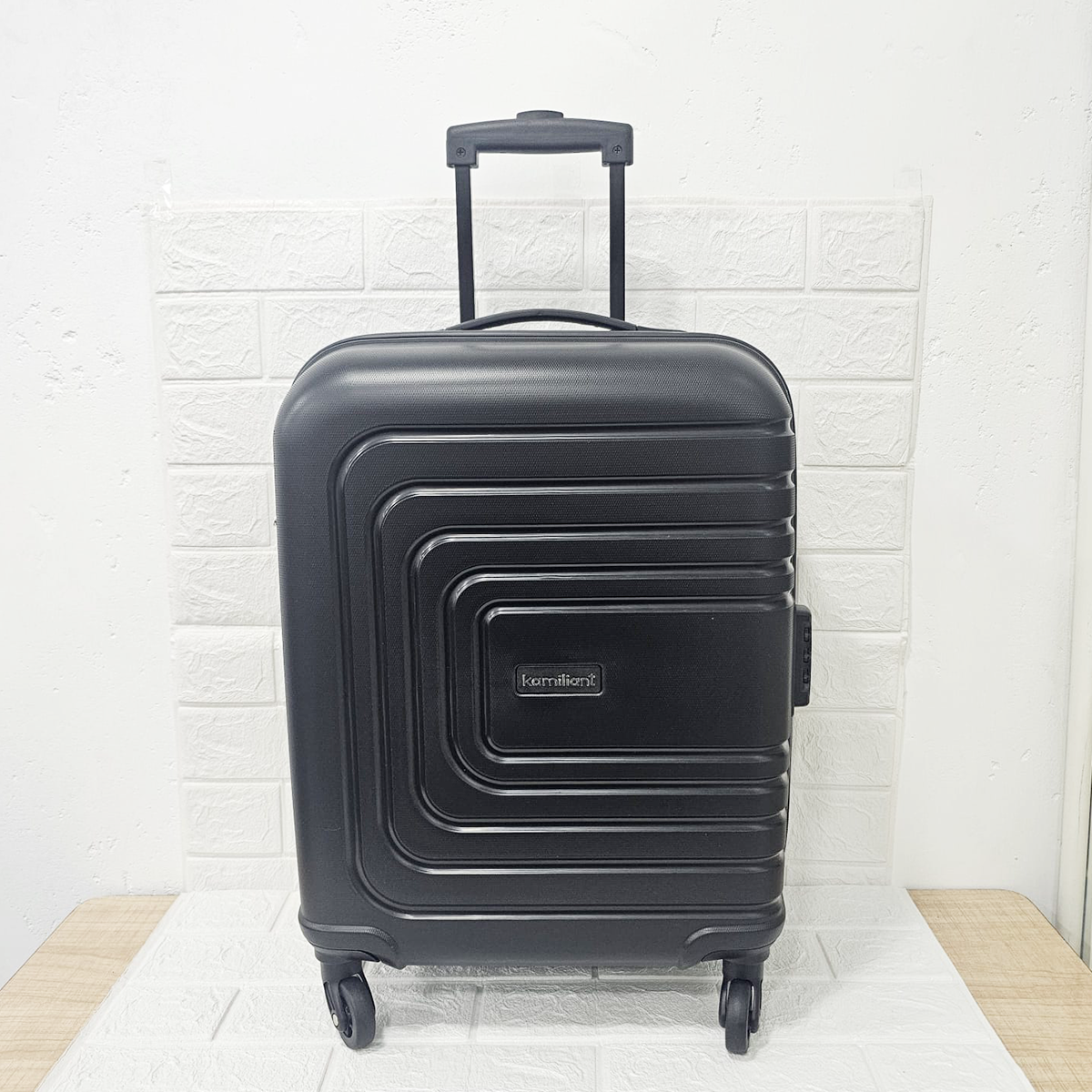 Di0011 Kamiliant Martial Spinner Black Luggage Bag – 55 cm