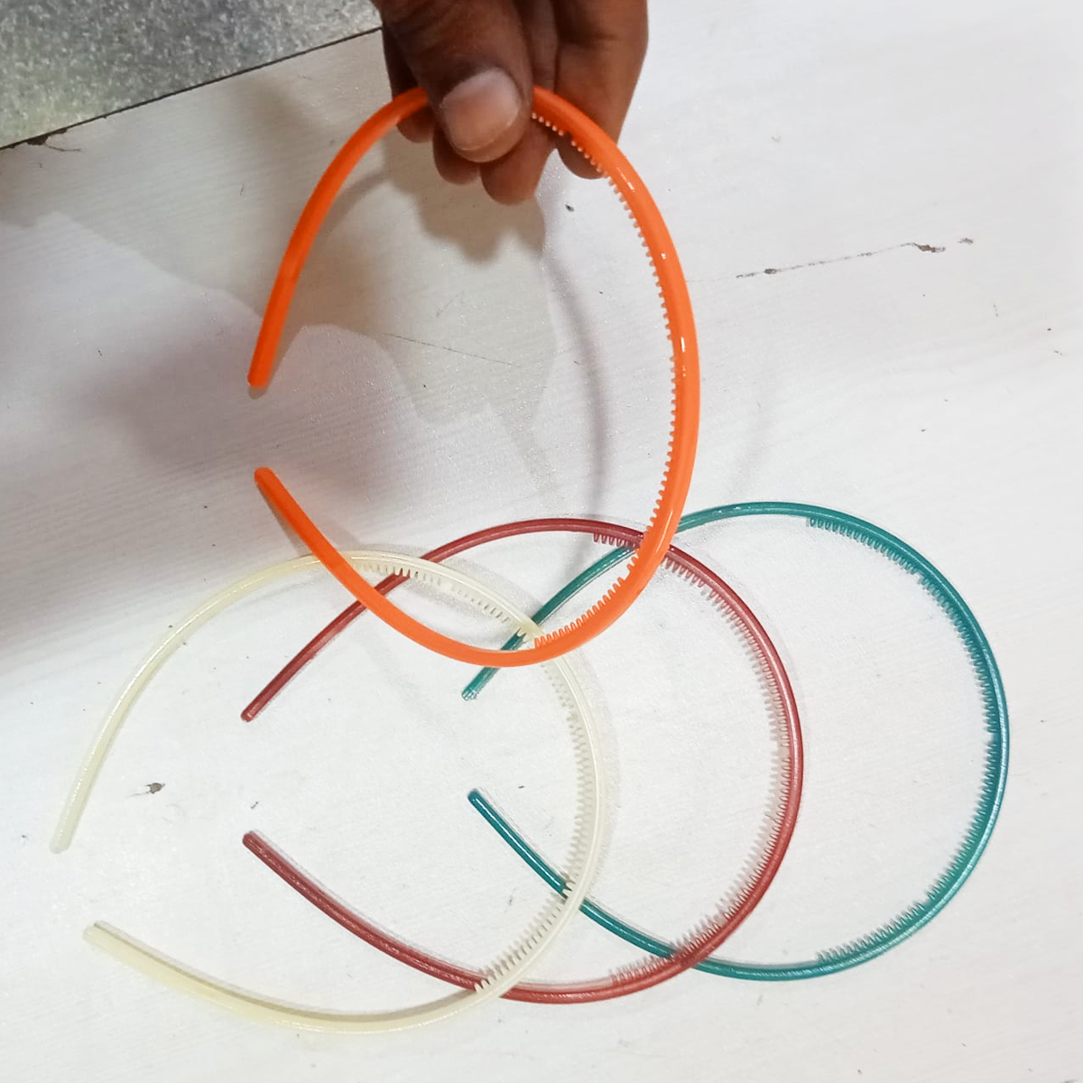 AM5632 Plain Plastic Hair Band - (Pack of 1 Pc, Multicolour)