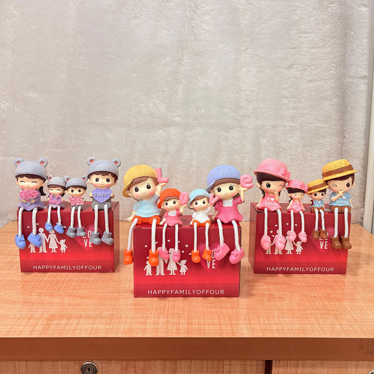 TM0023 Happy Family of Four Resin Dangling Legs Showpiece