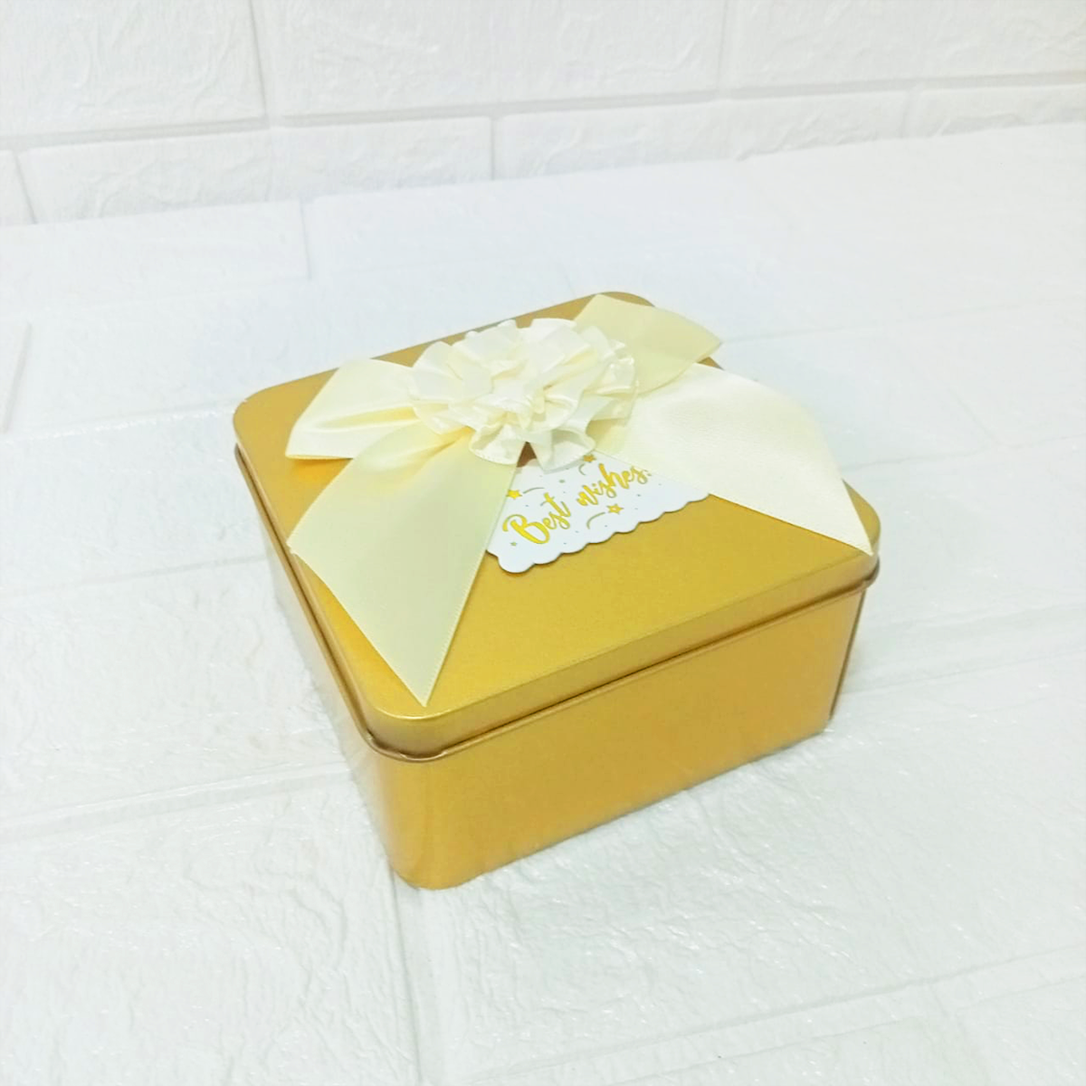 Di0010 Decorative Gold Tin Big Gift Box with Ribbon and "Best Wishes" Tag