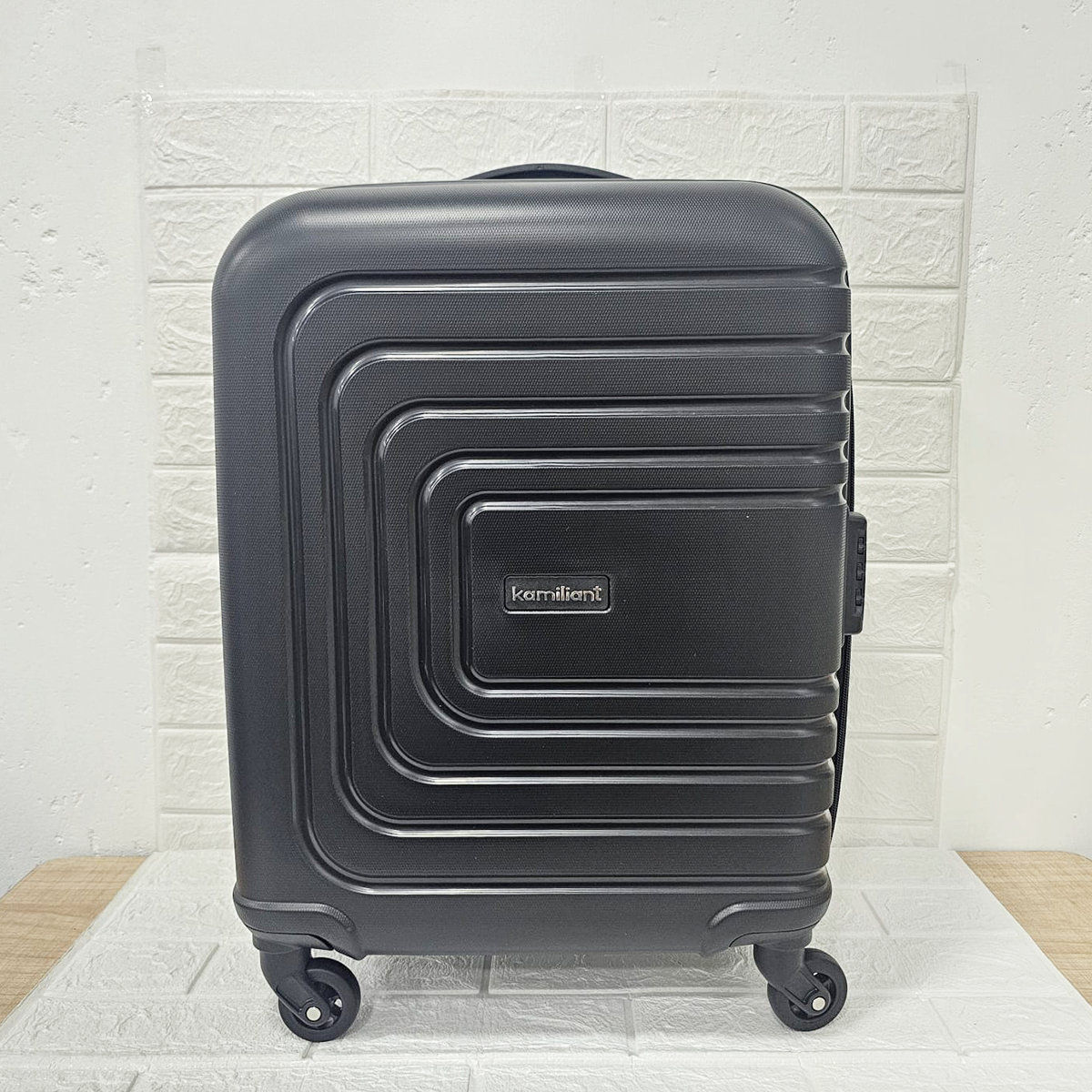 Di0011 Kamiliant Martial Spinner Black Luggage Bag – 55 cm