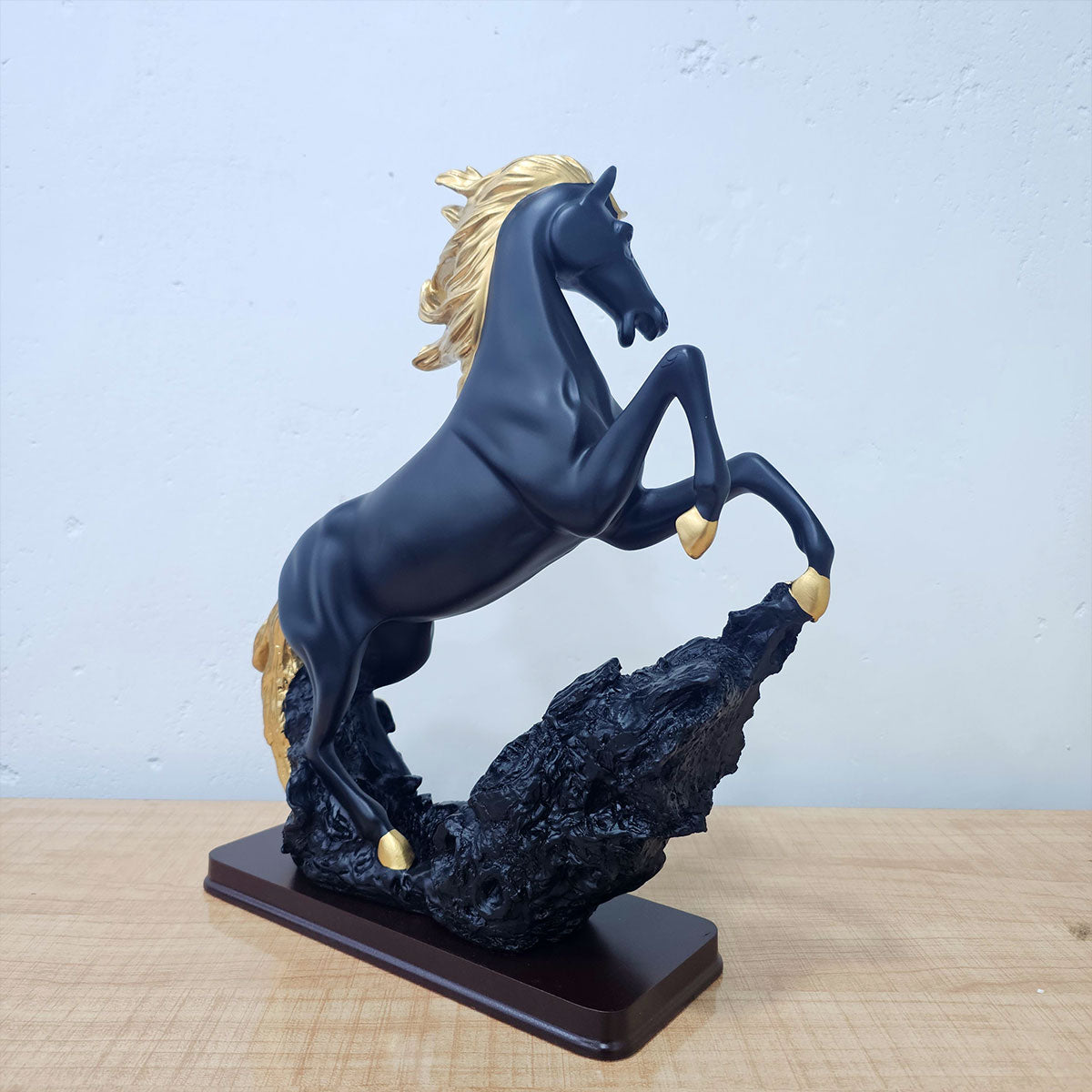 AM5933 Luxury Rearing Horse Sculpture – Decorative Showpiece for Home & Office
