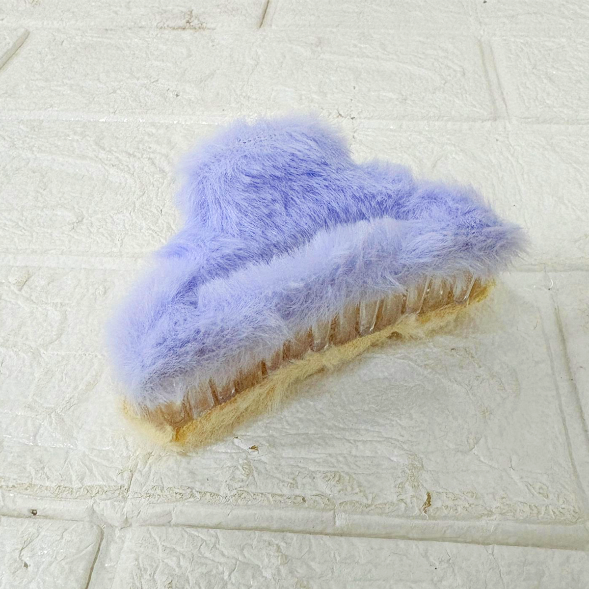 AM6382 Mix Cloud Shape Fur Hair Claw - 1pc (Multicolour)