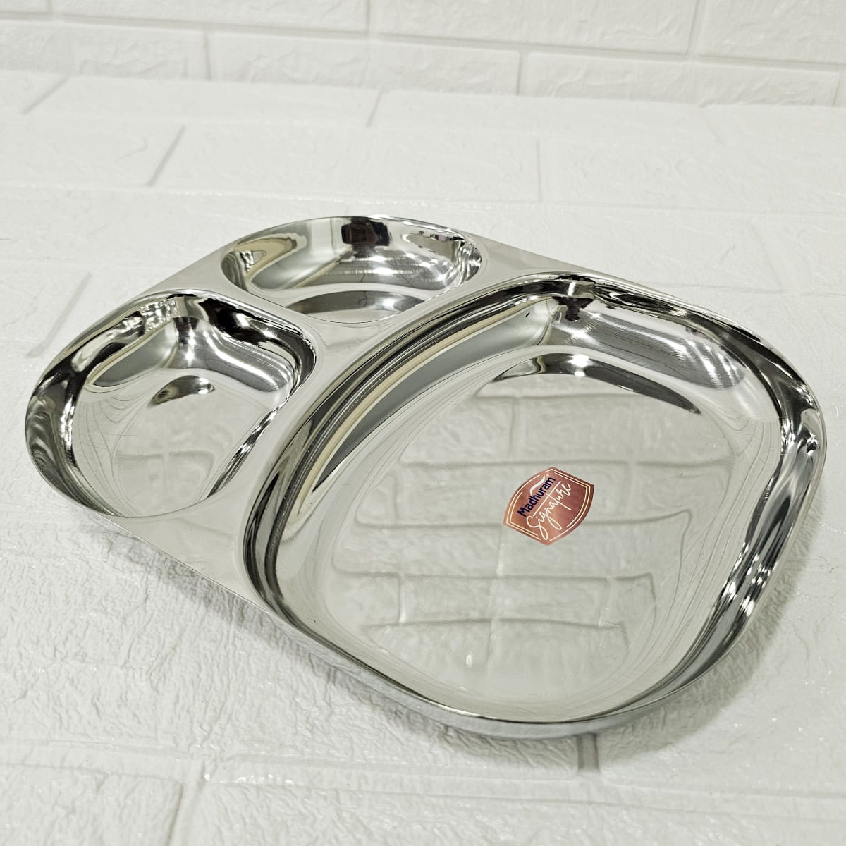 AM6014 Madhuram Stainless Steel Smiley Shape 3 Compartment Dinner Plate