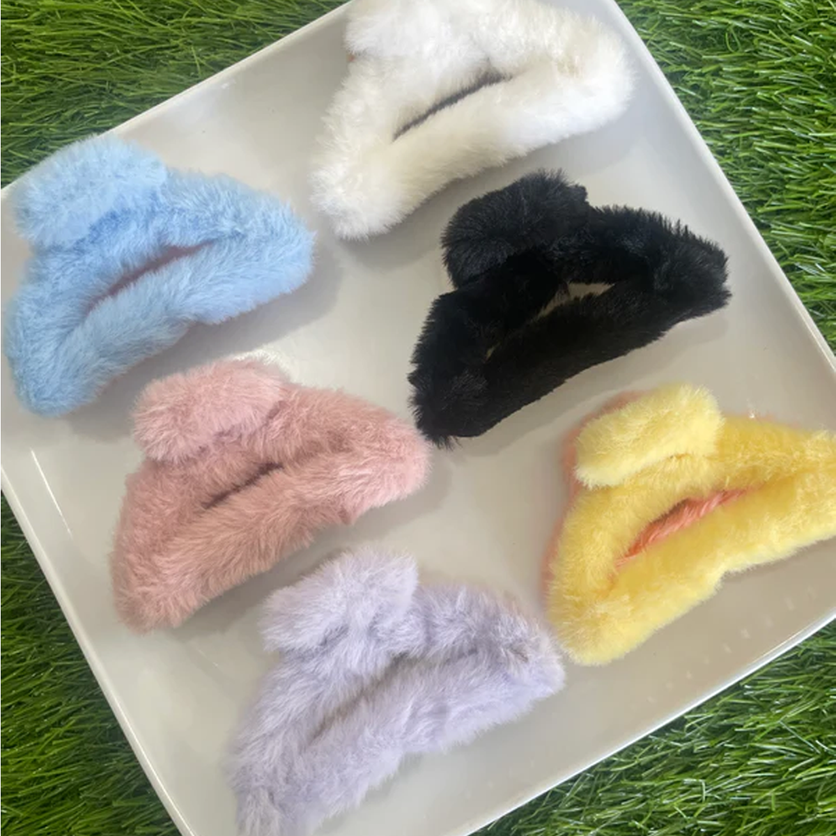 AM6382 Mix Cloud Shape Fur Hair Claw - 1pc (Multicolour)
