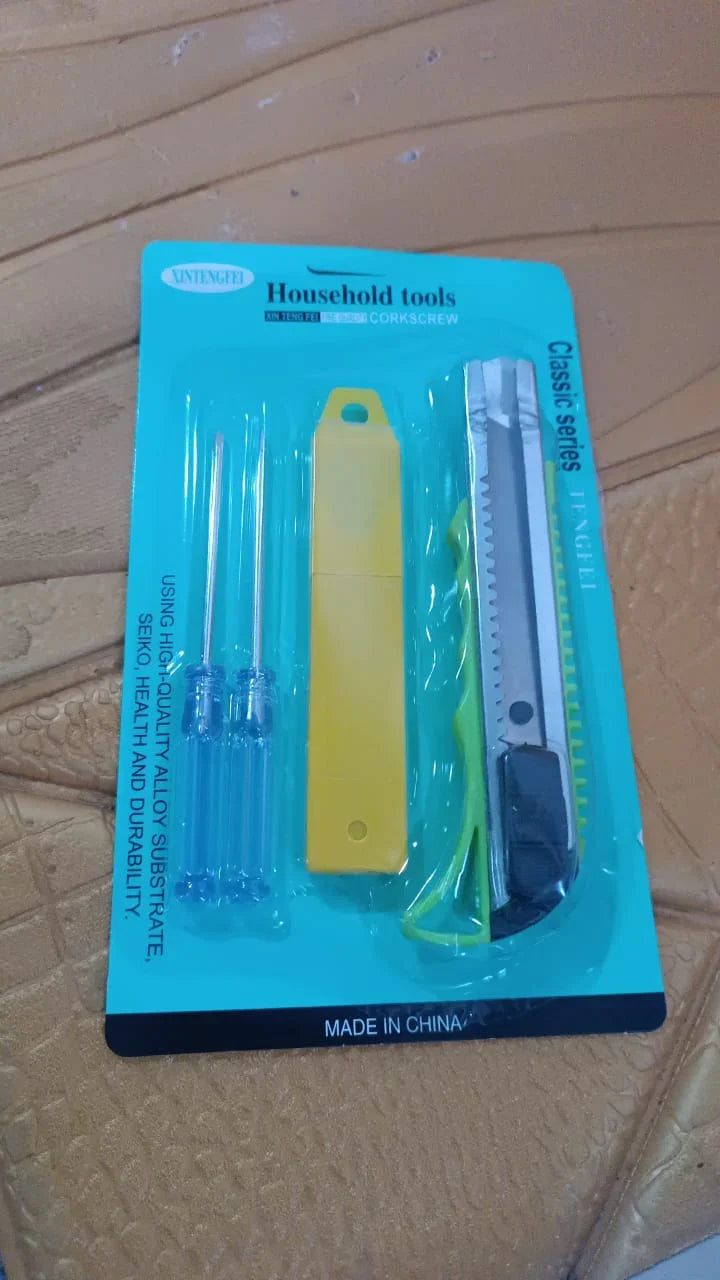 15290 Heavy Duty Working Cutter Knife with replacement blade, 2 Screwdriver Hand Tool (4 Pc Set)