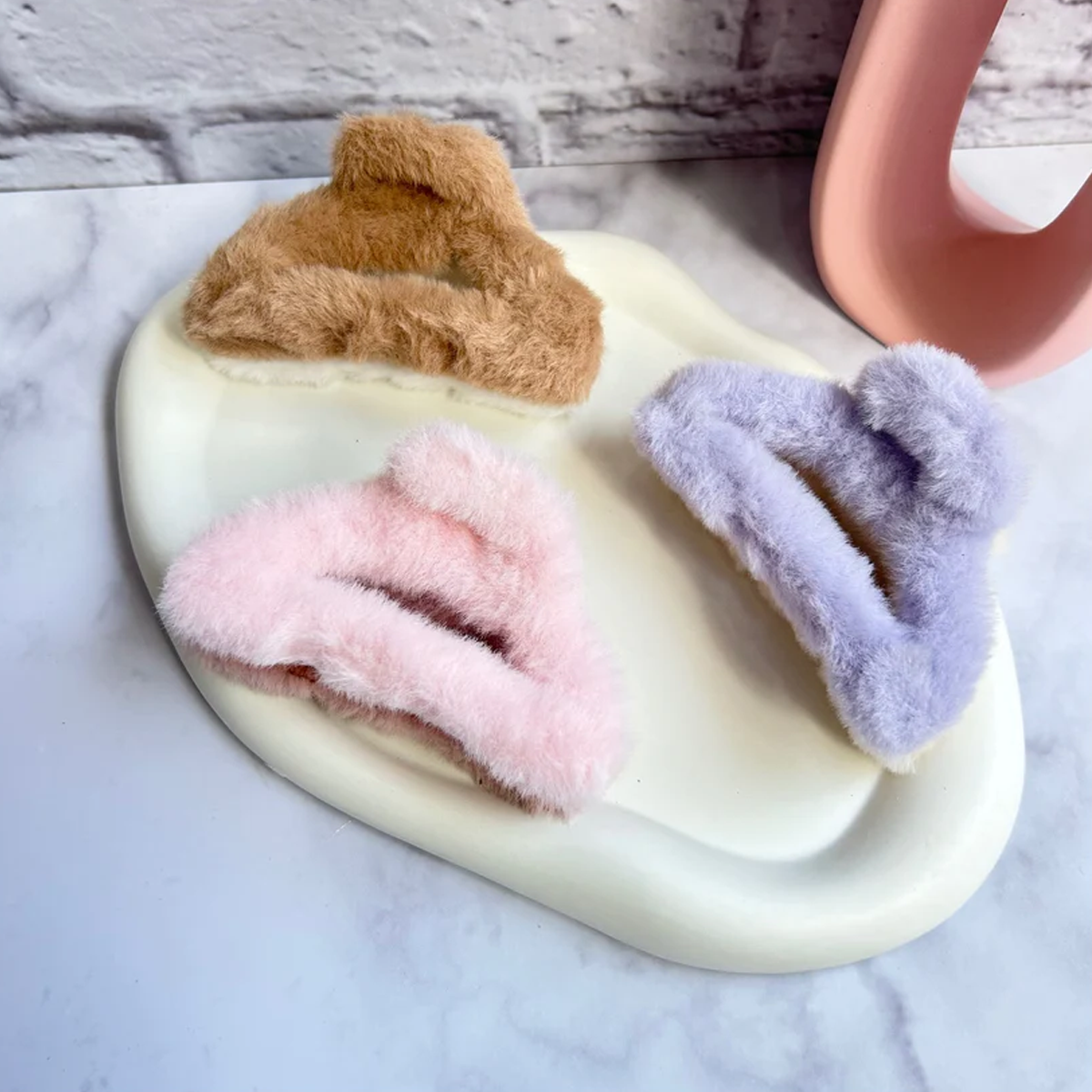 AM6382 Mix Cloud Shape Fur Hair Claw - 1pc (Multicolour)