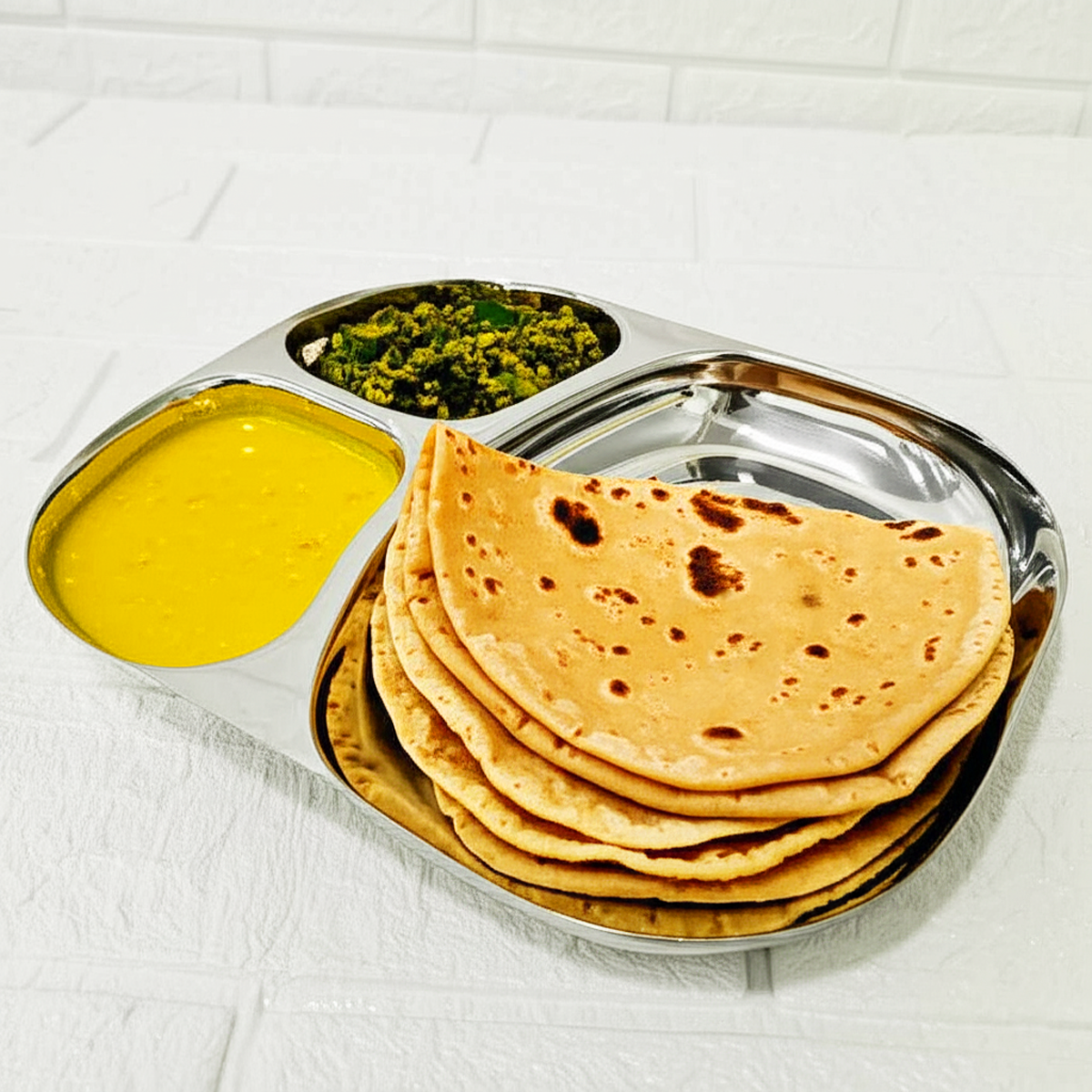 AM6014 Madhuram Stainless Steel Smiley Shape 3 Compartment Dinner Plate