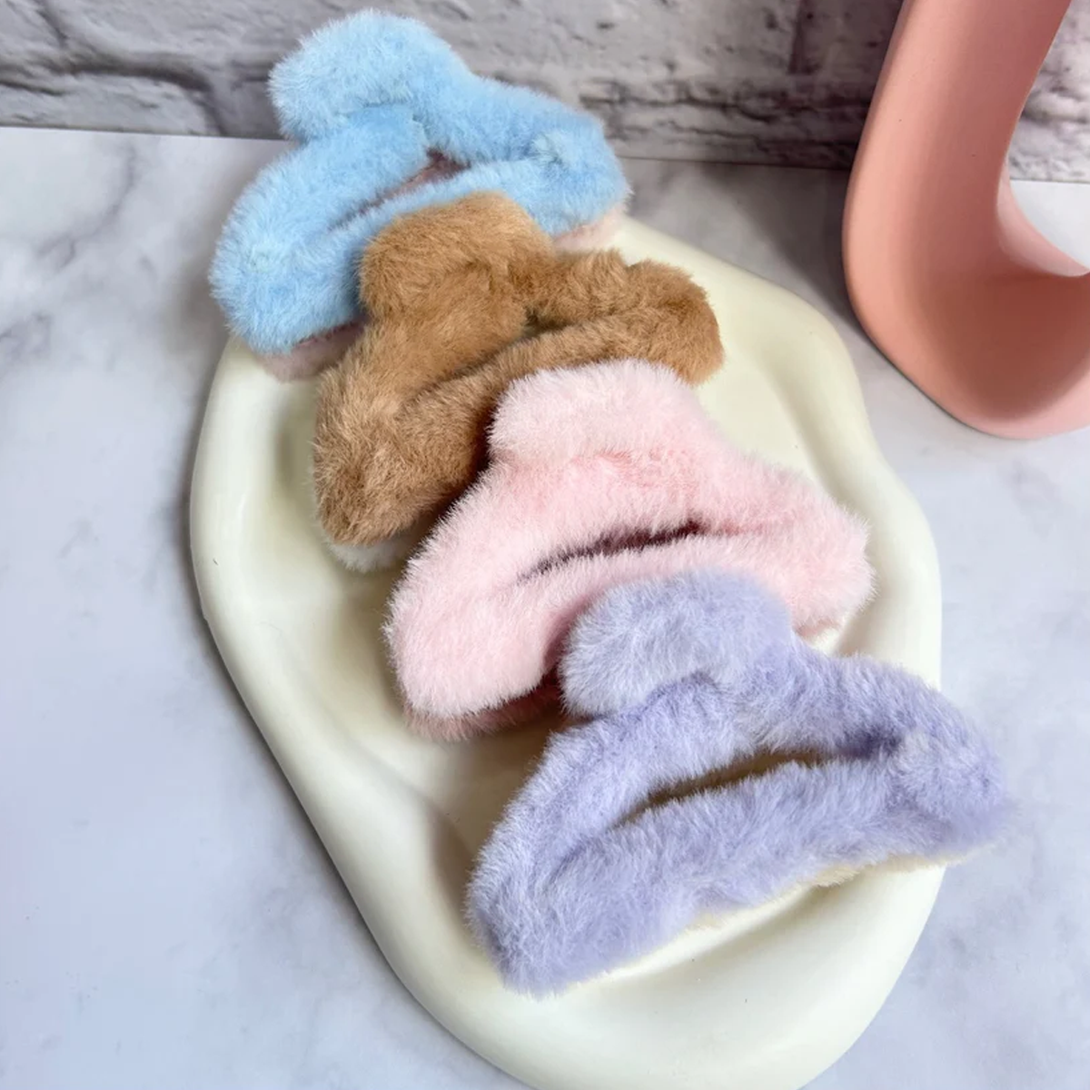 AM6382 Mix Cloud Shape Fur Hair Claw - 1pc (Multicolour)