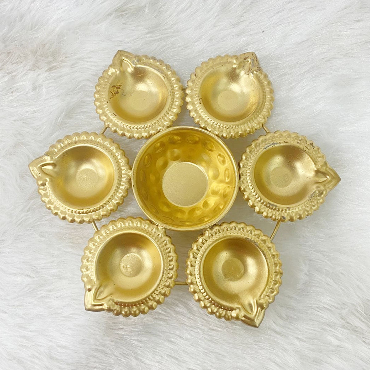 Di0320 Golden Decorative Diya Set – 6 Small Diyas with Central Holder