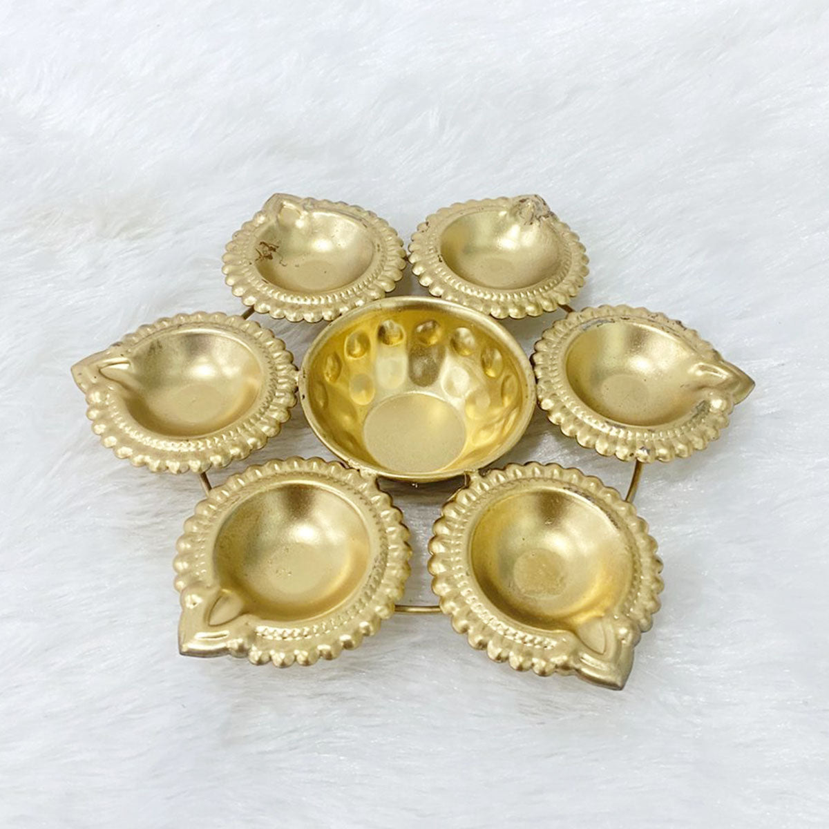 Di0320 Golden Decorative Diya Set – 6 Small Diyas with Central Holder