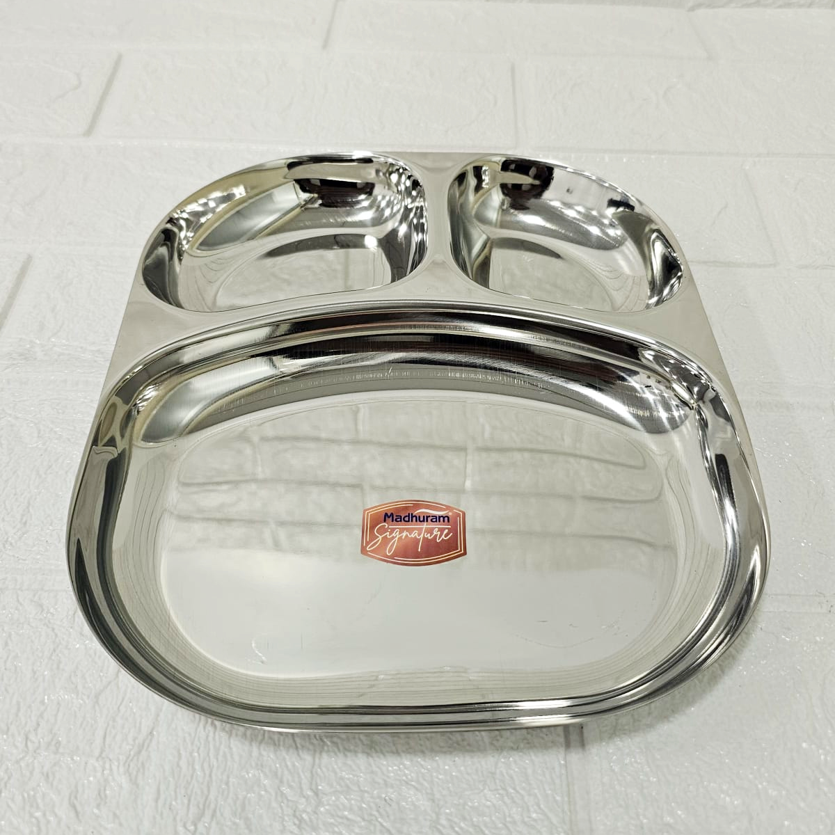 AM6014 Madhuram Stainless Steel Smiley Shape 3 Compartment Dinner Plate