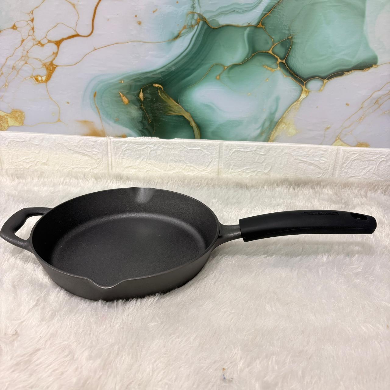 AM7414 Tramontina TITANEX Pre-Seasoned Cast Iron Frypan - 22 cm