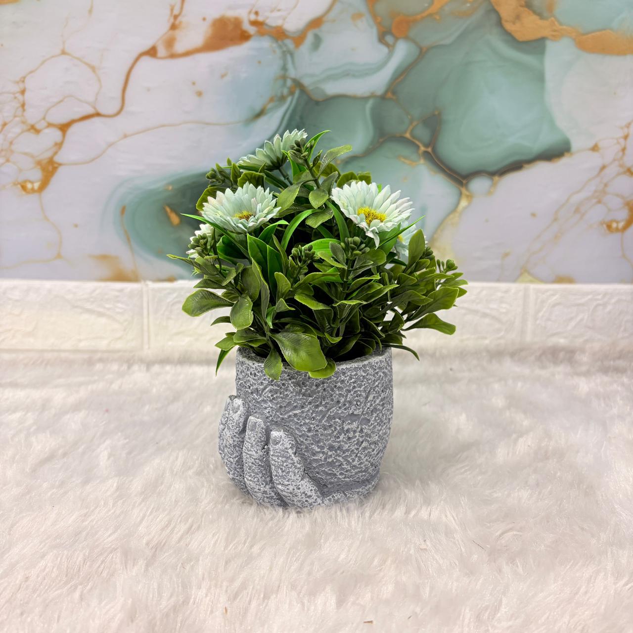 AM7450 Artificial Daisy Plant in Creative Human Hand Shaped Decorative Resin Pot