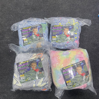 AM7557 Magic Glow in the Dark Super Soft Plush Blanket for Kids (1-Pcs) 6*5.5 ft