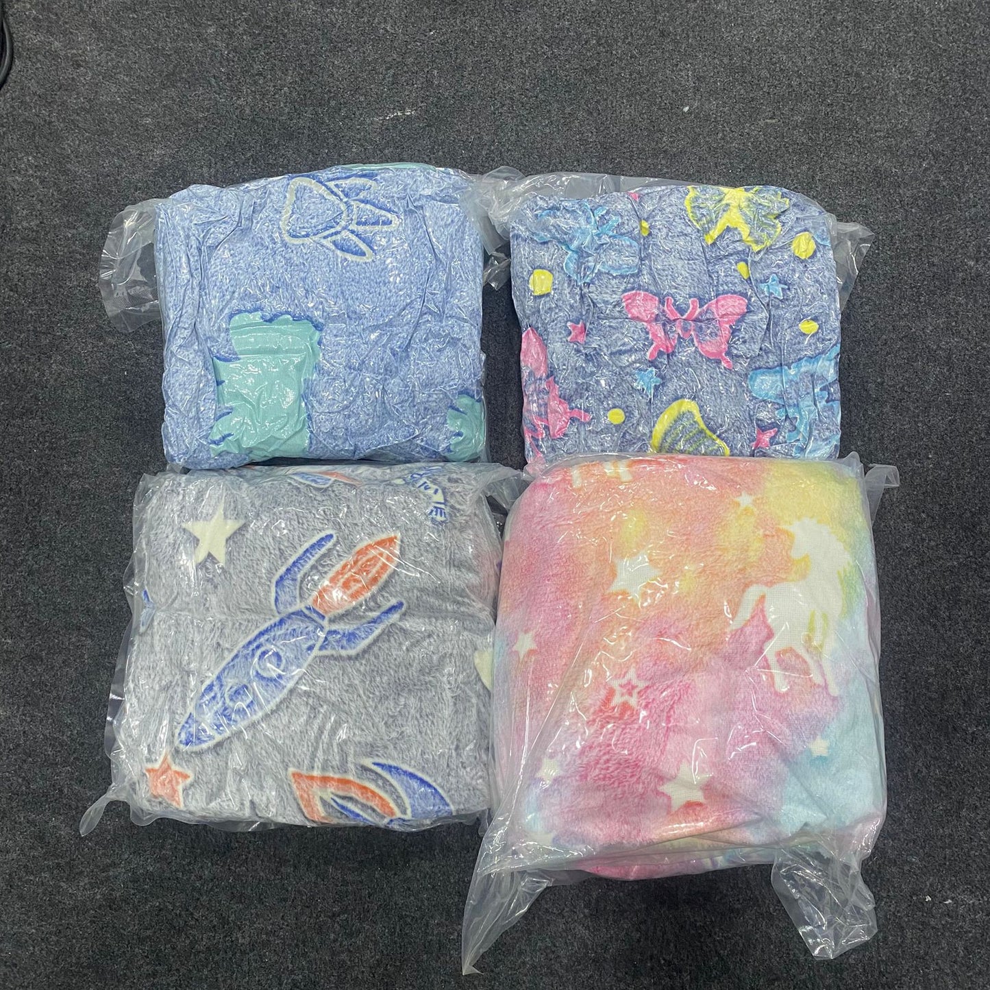 AM7557 Magic Glow in the Dark Super Soft Plush Blanket for Kids (1-Pcs) 6*5.5 ft