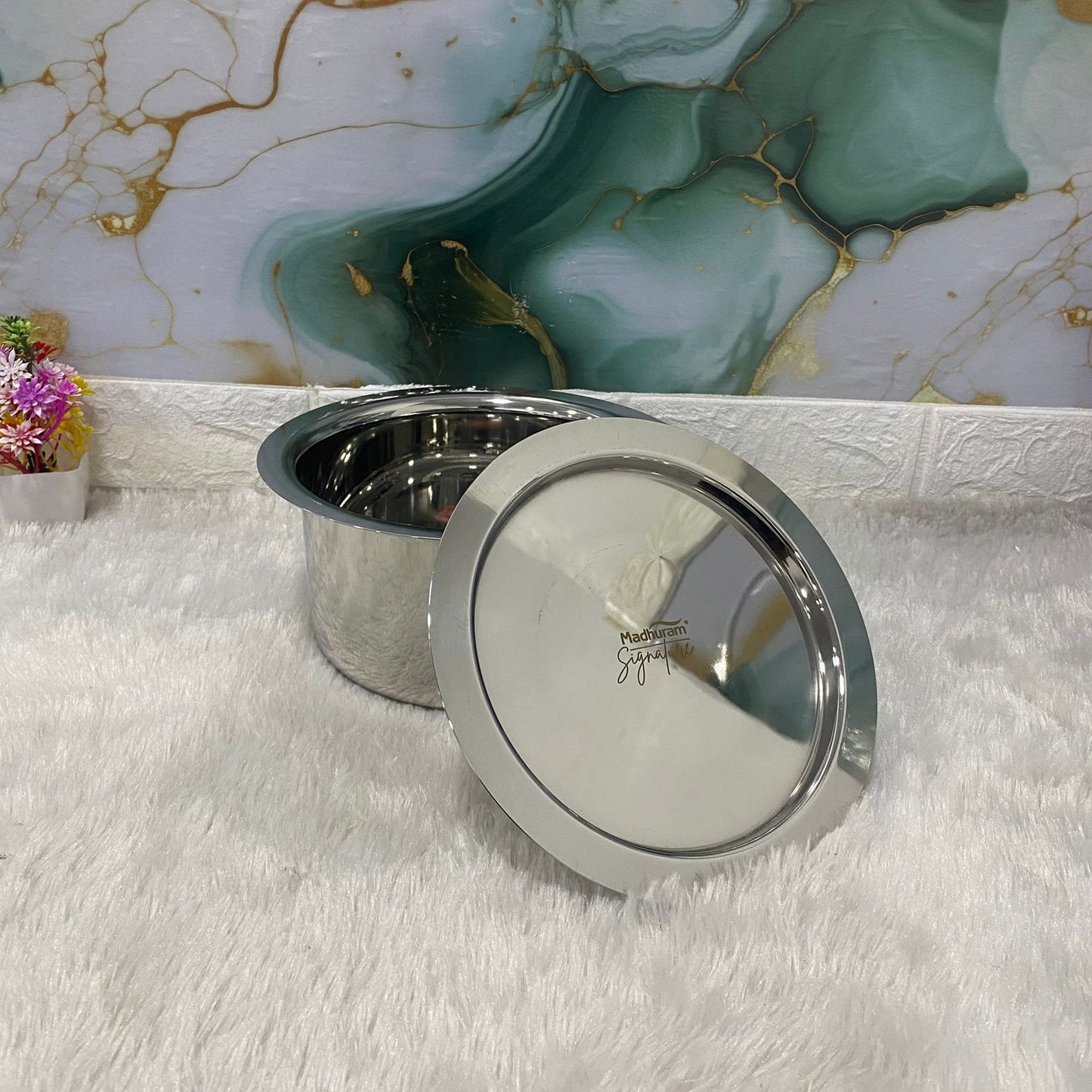 AM7598 Madhuram Signature 2540ml Stainless Steel Deep Tope with Lid (10x18x18 cm)