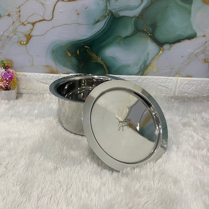 AM7598 Madhuram Signature 2540ml Stainless Steel Deep Tope with Lid (10x18x18 cm)