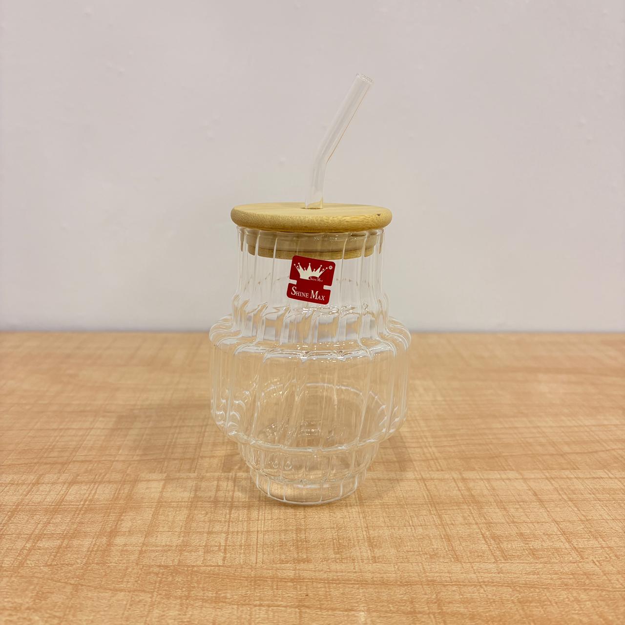 AM7780 RIDGED GLASS TUMBLER FEATURING A NATURAL BAMBOO LID AND REUSABLE MATCHING GLASS STRAW