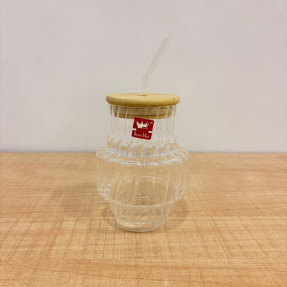 AM7780 RIDGED GLASS TUMBLER FEATURING A NATURAL BAMBOO LID AND REUSABLE MATCHING GLASS STRAW
