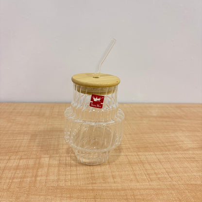 AM7780 RIDGED GLASS TUMBLER FEATURING A NATURAL BAMBOO LID AND REUSABLE MATCHING GLASS STRAW