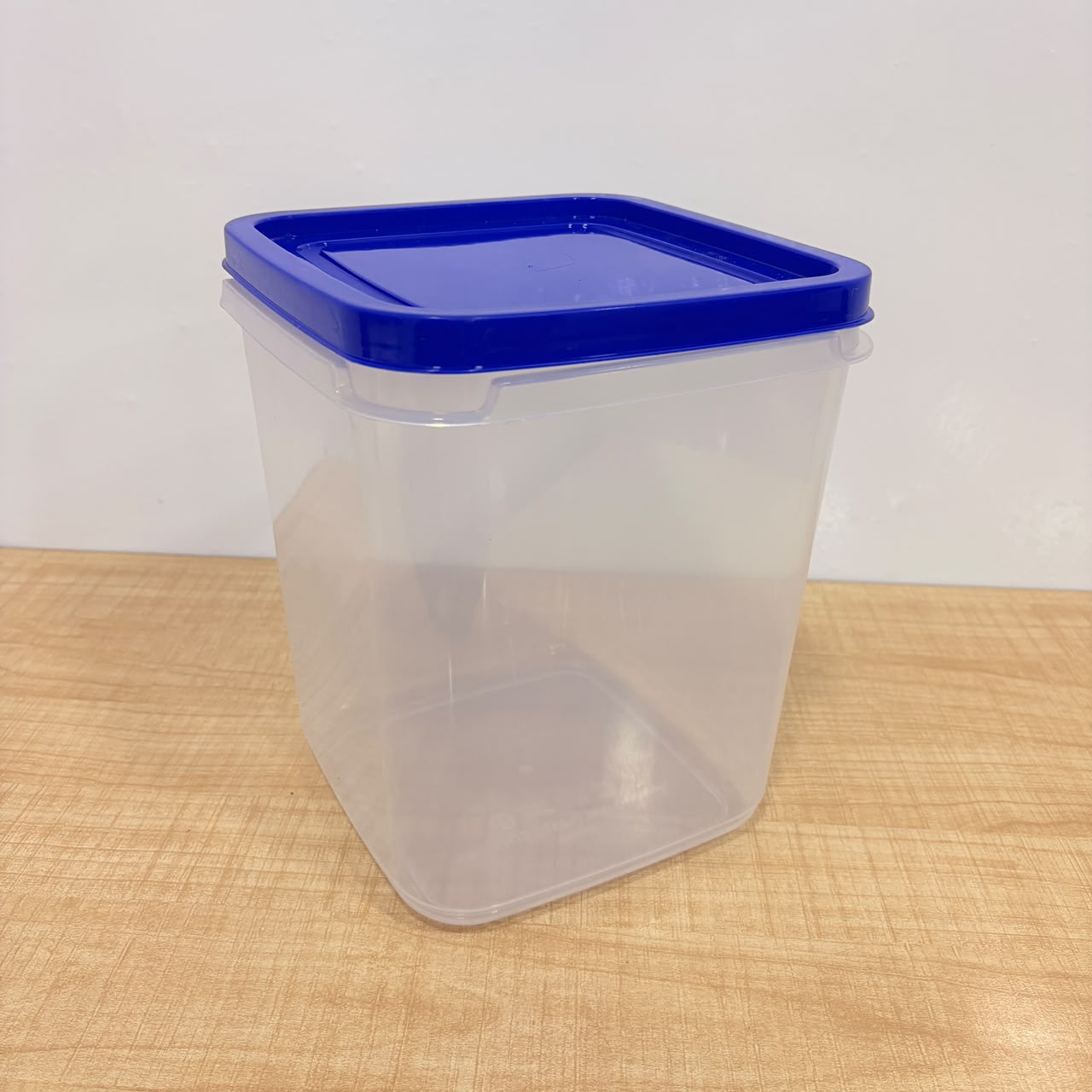A06552 Boss 8000ml Square Plastic Container with Airtight Lid