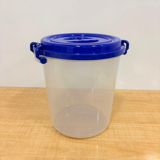A06558 Round Lock & Lock Plain Plastic Container with Lid - 7500ml