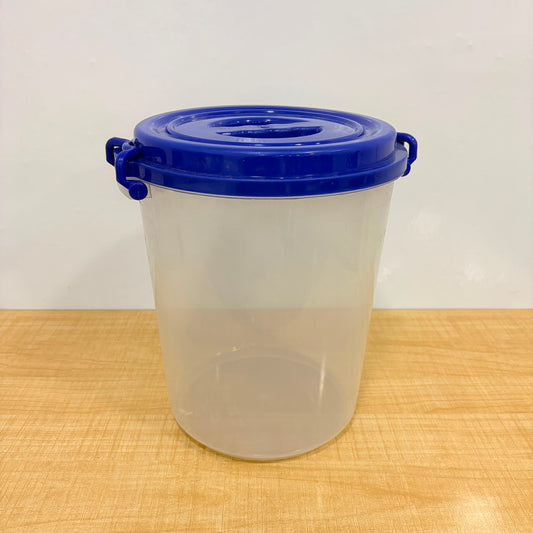 A06559 Round Lock & Lock Plain Plastic Container with Lid - 11000ml
