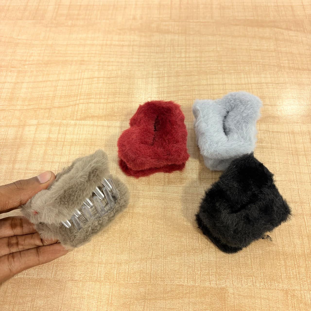 A06716 Plush Furry Hair Claw Clips – Soft Faux Fur Hair Catch Jaw Clips for Women & Girls