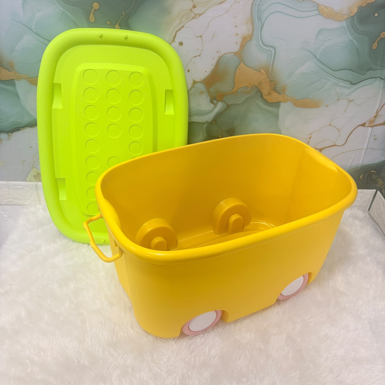 A06743 Kids Plastic Toy Storage Box with Lid & Rolling Wheels (Multicolor)