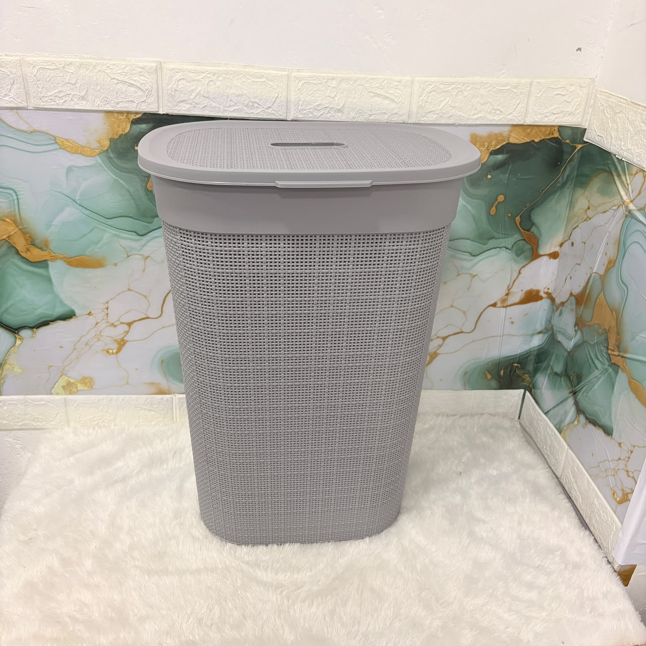 A06744 Crystal Polyworks Woods Plastic Laundry Basket with Lid