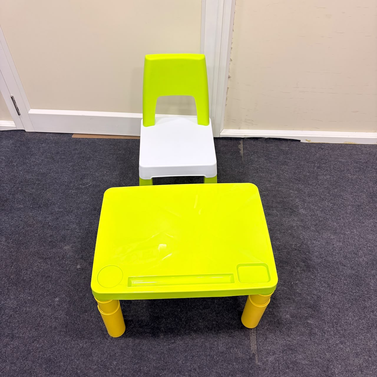 A06748 Vibrant Plastic Kids Study Table and Chair Set with Built-in Storage Holders