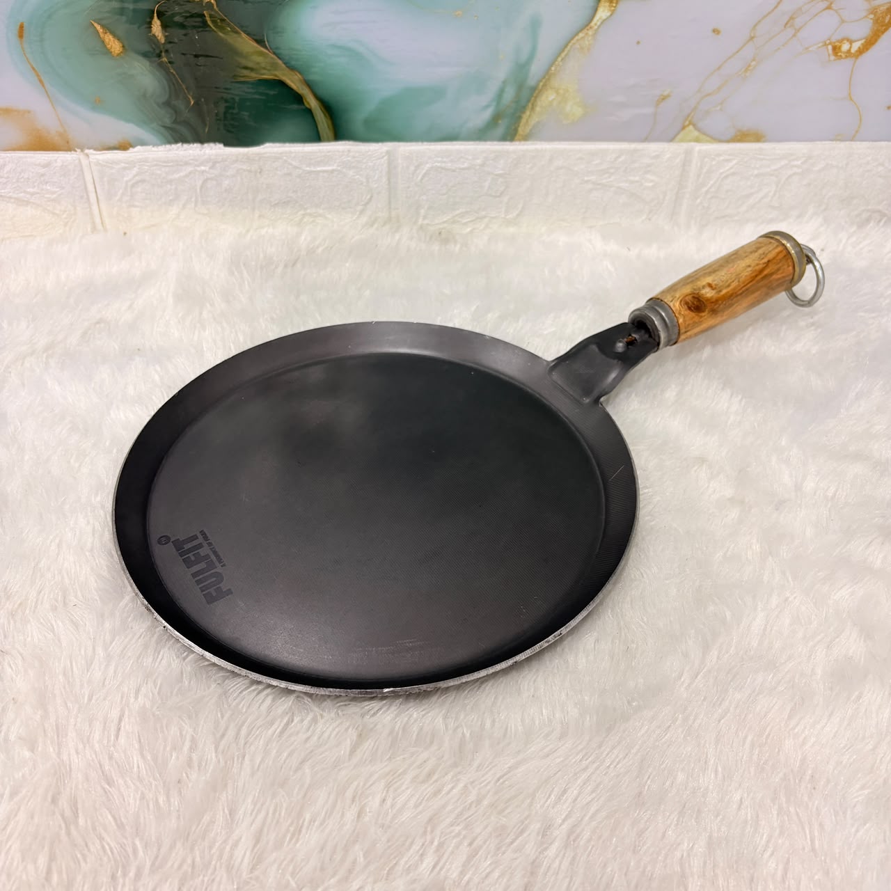 A06773 FULFIT Pure Iron Multi Tawa – 270 MM Pre-Seasoned Tawa with Wooden Handle & Jointless Design (1211 FULFIT)